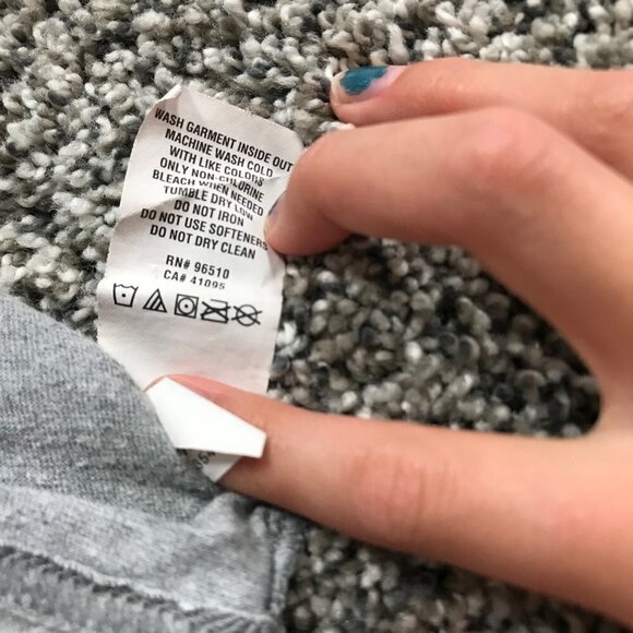 Under Armour Heat Gear Loose Fit Gray Batman T-Shirt Youth Girl's Size Medium - Picture 7 of 7